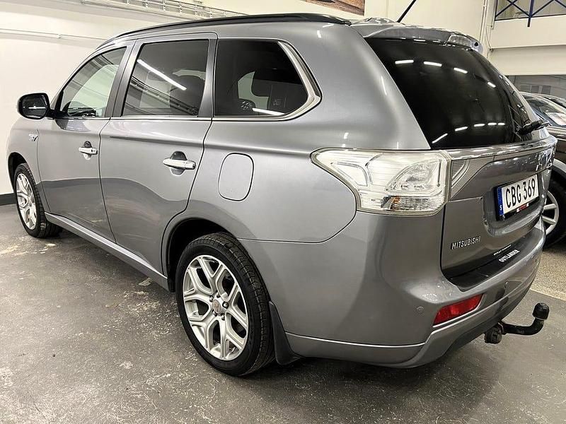 Begagnad Mitsubishi Outlander 203 HK (149 kW) 2014 Grå SUV