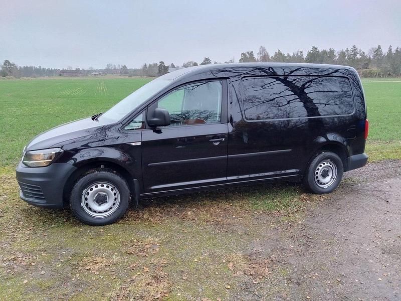 Svart Begagnad 2018 VW Caddy Maxi Minibuss | 122 000 kr (Superpris) - Bild 1/4