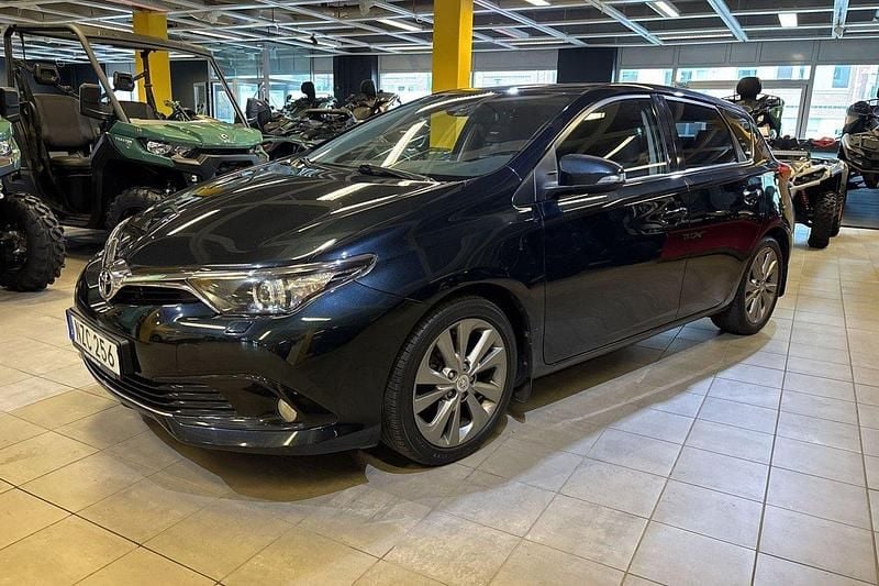 Mörkblå Begagnad 2016 Toyota Auris Active Halvkombi | 119 900 kr (Lite dyr) - Bild 1/4