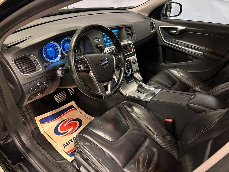 Begagnad Volvo S60 R-Design 180 HK (132 kW) 2013 Svart Sedan