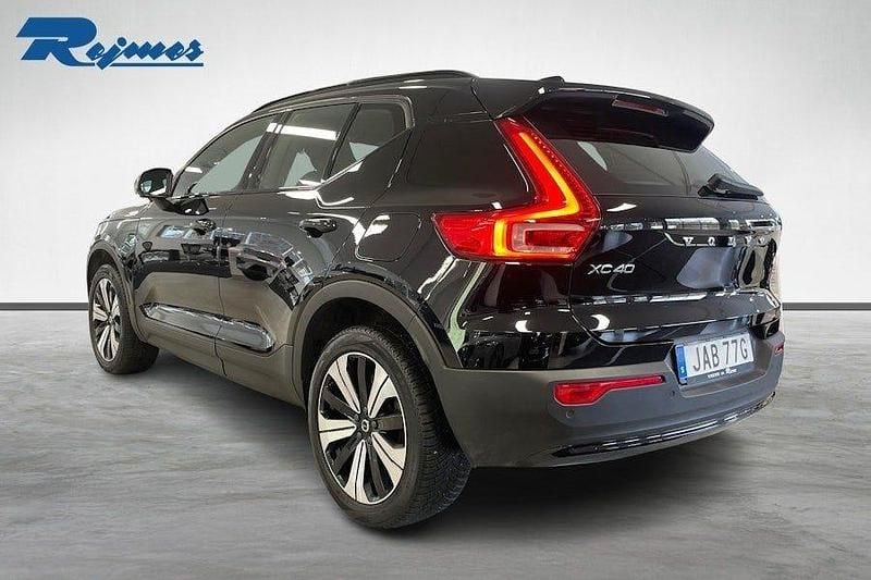 Begagnad Volvo XC40 Core 185 kW (252 HK) 2022 Svart SUV