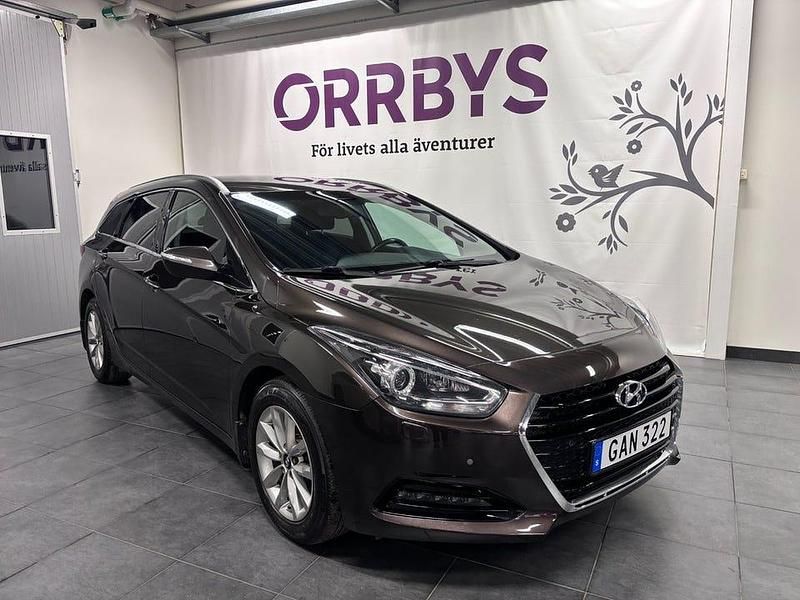 Mörkbrun Begagnad 2016 Hyundai i40 Kombi | 138 900 kr (Lite dyr) - Bild 1/4