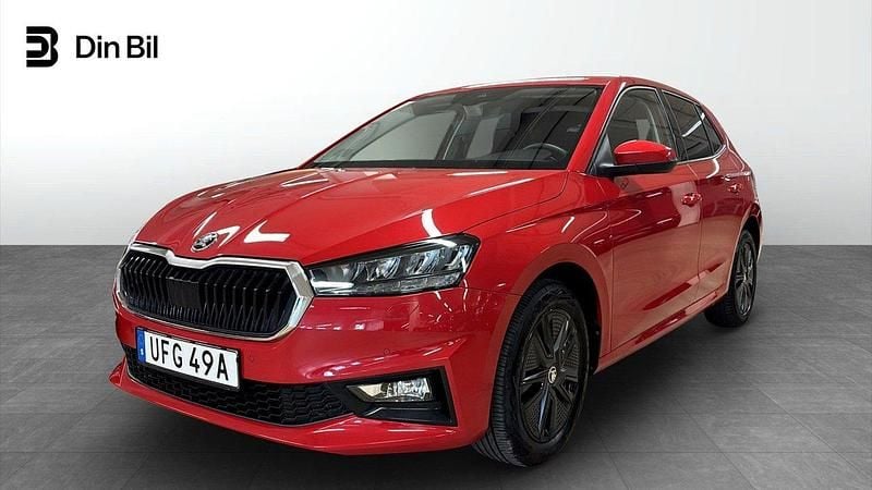 Röd Begagnad 2022 Skoda Fabia Comfort Halvkombi | 203 900 kr (Marknadspris) - Bild 1/4