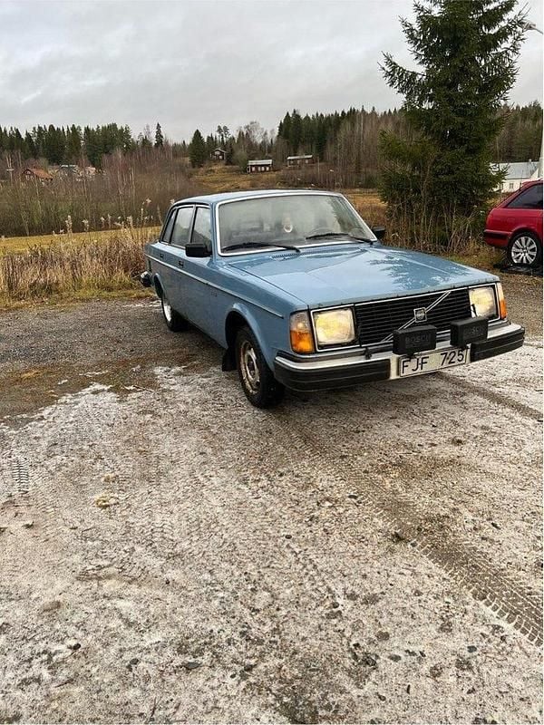 Begagnad 1980 Volvo 244 Sedan | 25 000 kr - Bild 1/4