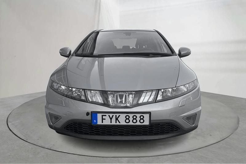 Begagnad Honda Civic 140 HK (102 kW) 2007 Silver