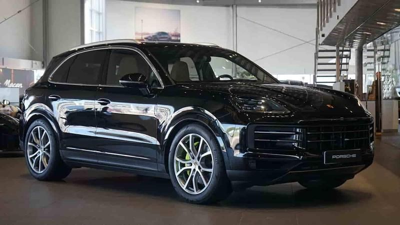 Svart Begagnad 2024 Porsche Cayenne SUV | 995 000 kr - Bild 1/1