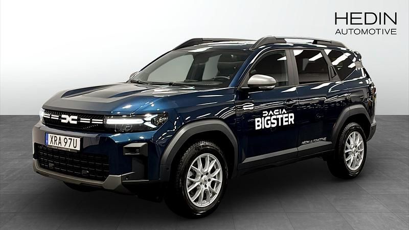 Blå (blue) Ny 2025 Dacia Bigster Journey SUV | 379 900 kr (Marknadspris) - Bild 1/4