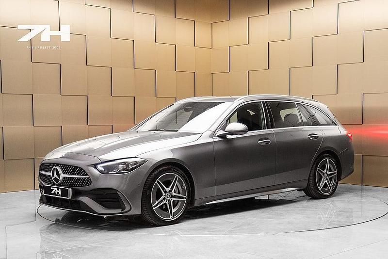 Grå Begagnad 2024 Mercedes C200 AMG line Kombi | 429 900 kr (Marknadspris) - Bild 1/4