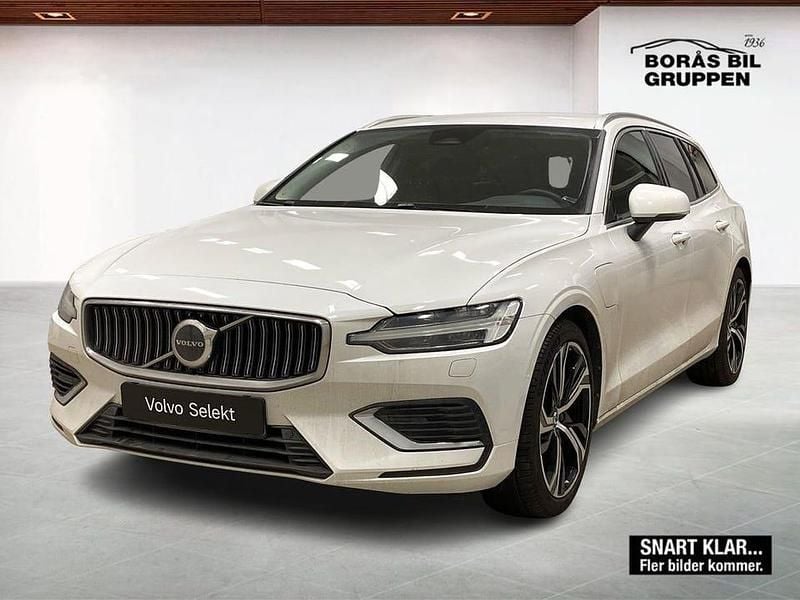 Vit Begagnad 2023 Volvo V60 Core Kombi | 319 000 kr (Bra pris) - Bild 1/3