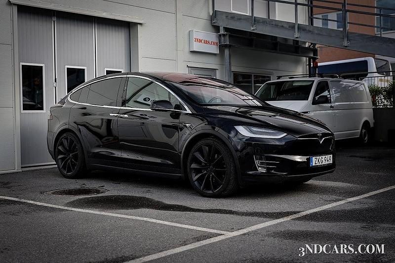 Begagnad Tesla Model X 386 kW (525 HK) 2018 Svart SUV