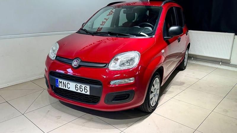 Begagnad Fiat Panda Easy 70 HK (51 kW) 2013 Röd Halvkombi