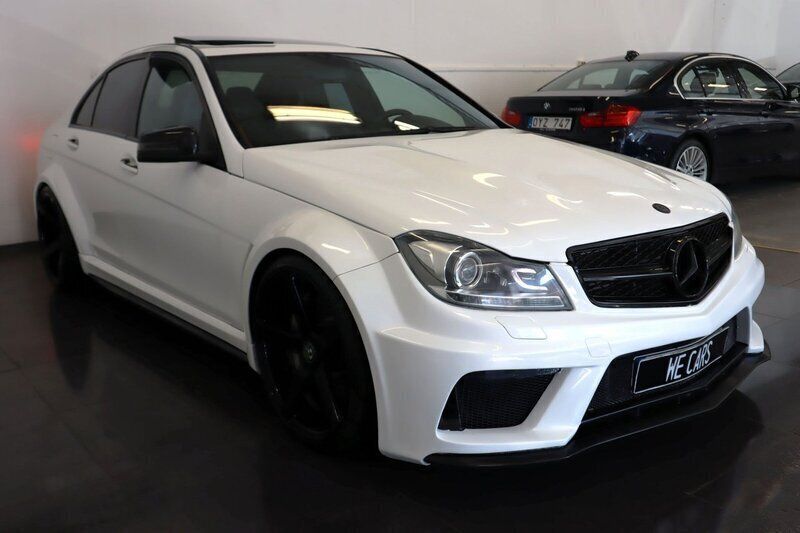 Begagnad Mercedes C63 AMG AMG 560 HK (411 kW) 2008 Vit Sedan