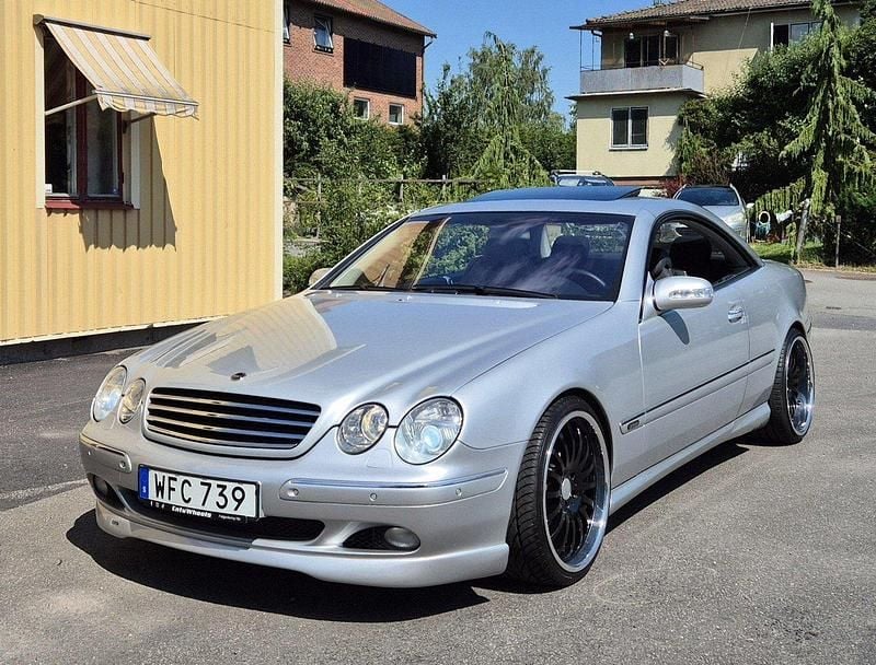 Silver Begagnad 2004 Mercedes CL500 Sportkupé | 300 000 kr - Bild 1/4