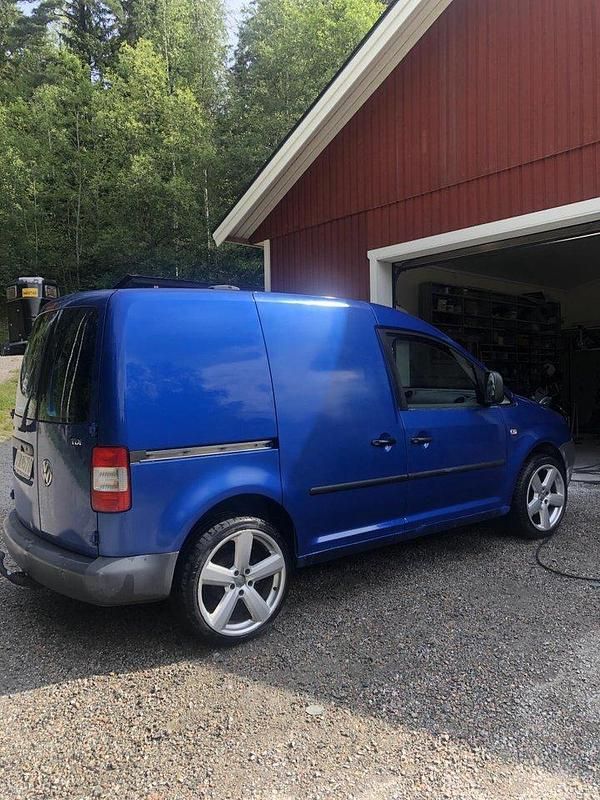 Blå Begagnad 2006 VW Caddy Minibuss | 42 000 kr (Dyr) - Bild 1/3