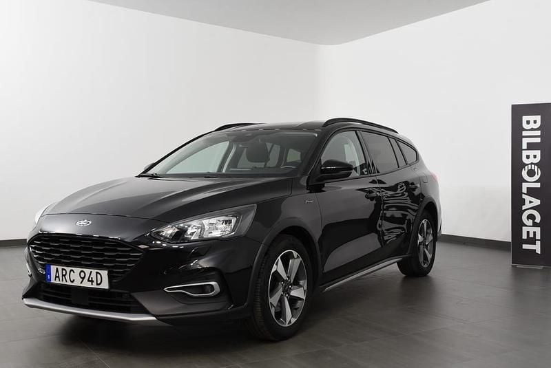 Svart Begagnad 2021 Ford Focus Active Kombi | 184 800 kr (Marknadspris) - Bild 1/4