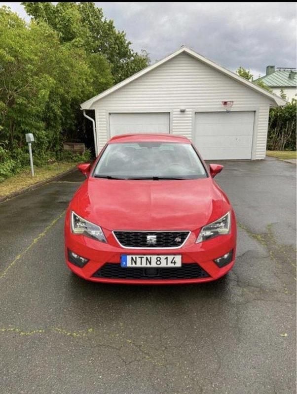Röd Begagnad 2015 Seat Leon FR Halvkombi | 97 000 kr (Marknadspris) - Bild 1/4