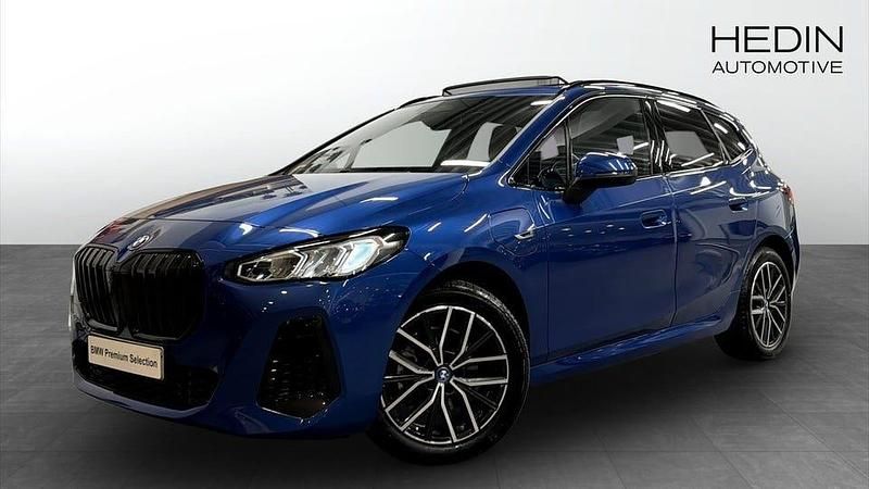 Blå Begagnad 2022 BMW 225 Comfort Edition Kombi | 358 700 kr - Bild 1/4