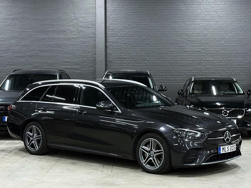 Grå Begagnad 2021 Mercedes E220 AMG line Kombi | 319 900 kr (Bra pris) - Bild 1/4