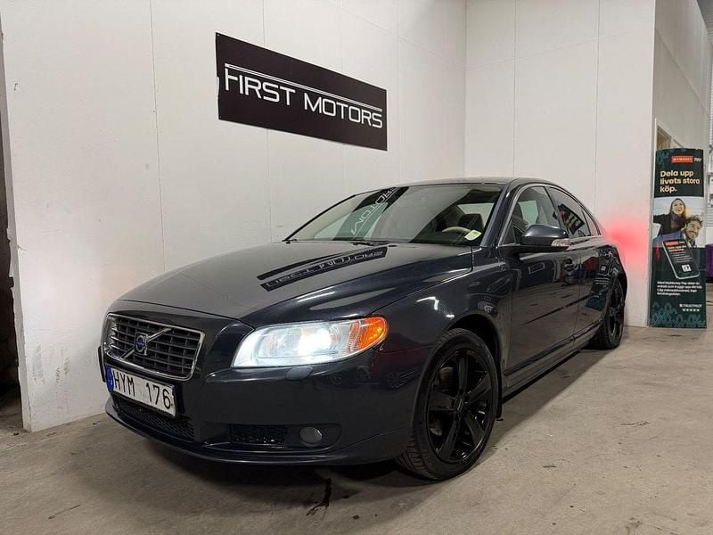 Grå Begagnad 2008 Volvo S80 Summum Sedan | 64 900 kr (Marknadspris) - Bild 1/4
