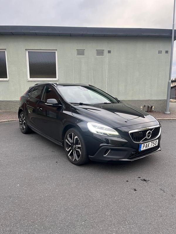 Begagnad Volvo V40 CC 190 HK (139 kW) 2017 Svart Kombi