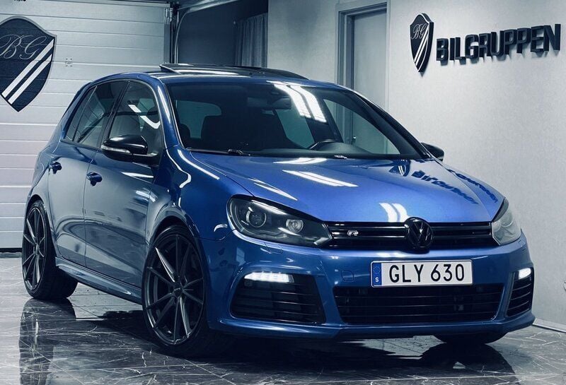 Blå Begagnad 2010 VW Golf VI R Halvkombi | 159 000 kr - Bild 1/4