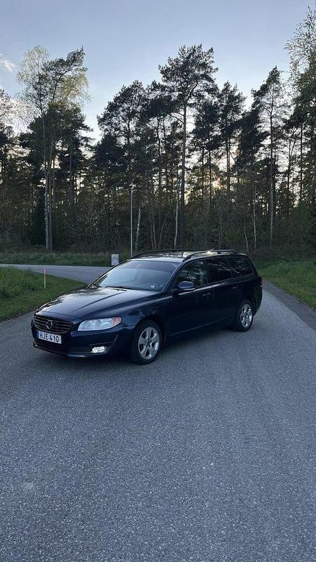 Blå Begagnad 2014 Volvo V70 Kombi | 45 000 kr (Superpris) - Bild 1/4