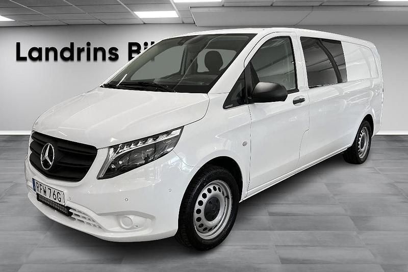 Vit (arktisk vit) Begagnad 2023 Mercedes Vito Minibuss | 549 875 kr - Bild 1/3