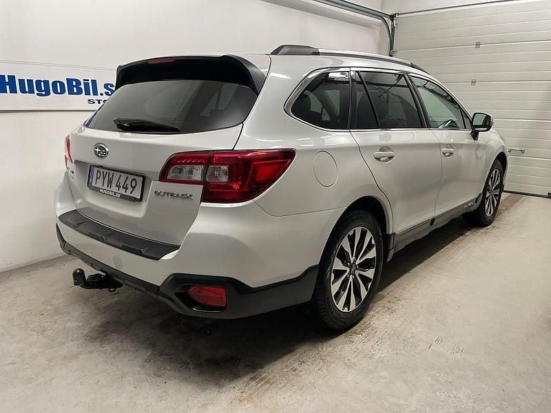 Begagnad Subaru Outback 175 HK (128 kW) 2016 Vitmetallic Kombi