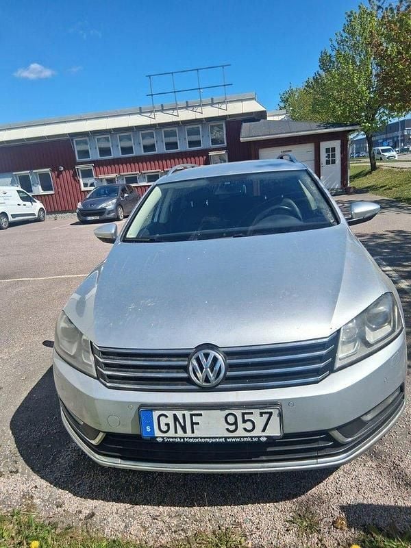 Silver Begagnad 2012 VW Passat Kombi | 56 000 kr (Bra pris) - Bild 1/4