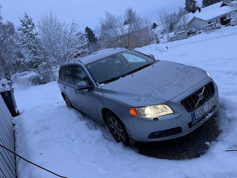 Begagnad 2008 Volvo V70 Kombi | 45 000 kr (Marknadspris) - Bild 1/4