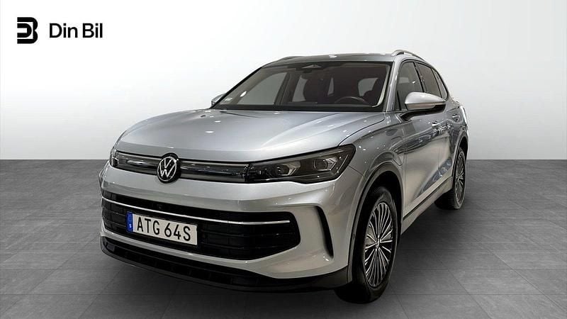 Silver Begagnad 2024 VW Tiguan Life SUV | 459 900 kr (Dyr) - Bild 1/4