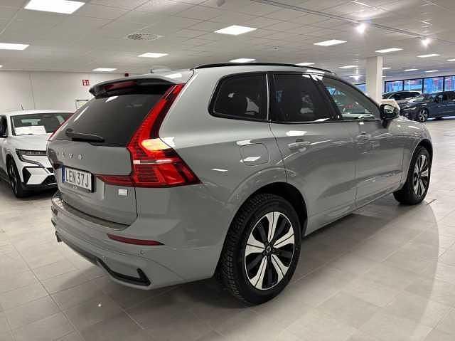 Begagnad Volvo XC60 Plus 349 HK (256 kW) 2023 Grå SUV