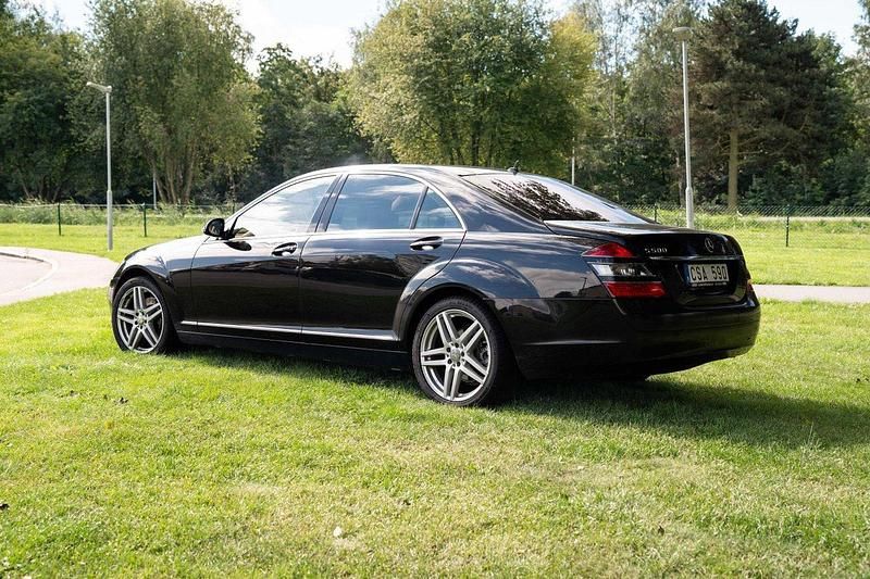 Svart Begagnad 2006 Mercedes S500L Sedan | 159 000 kr - Bild 1/4