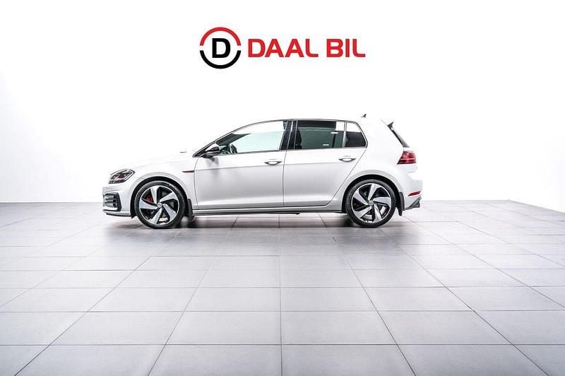 Vit Begagnad 2017 VW Golf VII GTI Halvkombi | 259 700 kr (Marknadspris) - Bild 1/4
