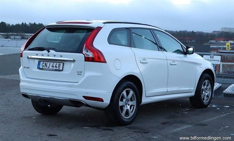 Begagnad Volvo XC60 Momentum 181 HK (133 kW) 2014 Vit samma som bilen SUV