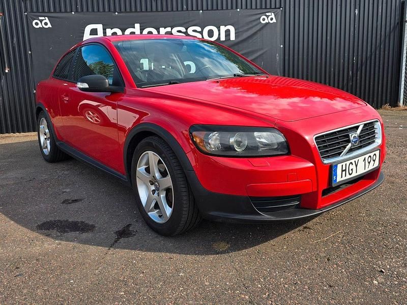 Röd Begagnad 2008 Volvo C30 Kinetic Halvkombi | 36 000 kr (Bra pris) - Bild 1/4