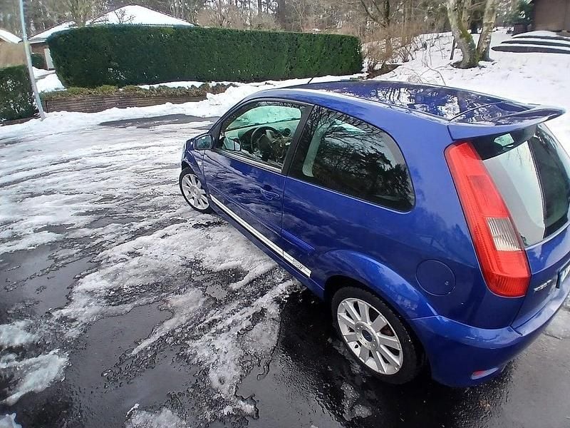 Begagnad Ford Fiesta ST 150 HK (110 kW) 2005 Blå Halvkombi