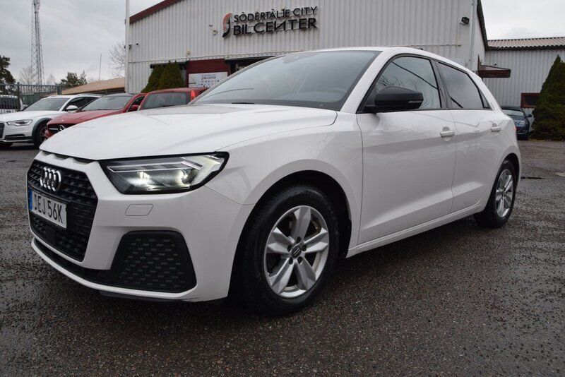 Vit Begagnad 2019 Audi A1 Sportback Advanced Halvkombi | 189 990 kr (Marknadspris) - Bild 1/4