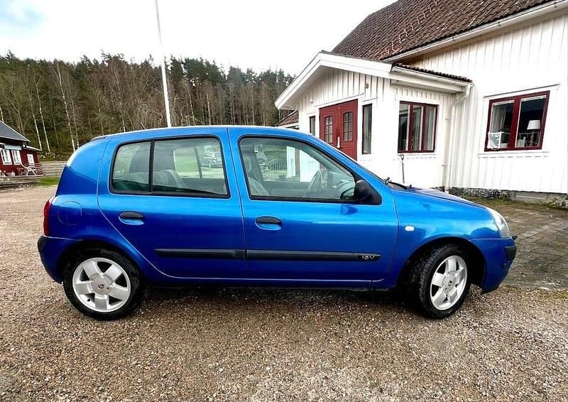 Blå Begagnad 2006 Renault Clio R.S. Halvkombi | 18 000 kr (Marknadspris) - Bild 1/4