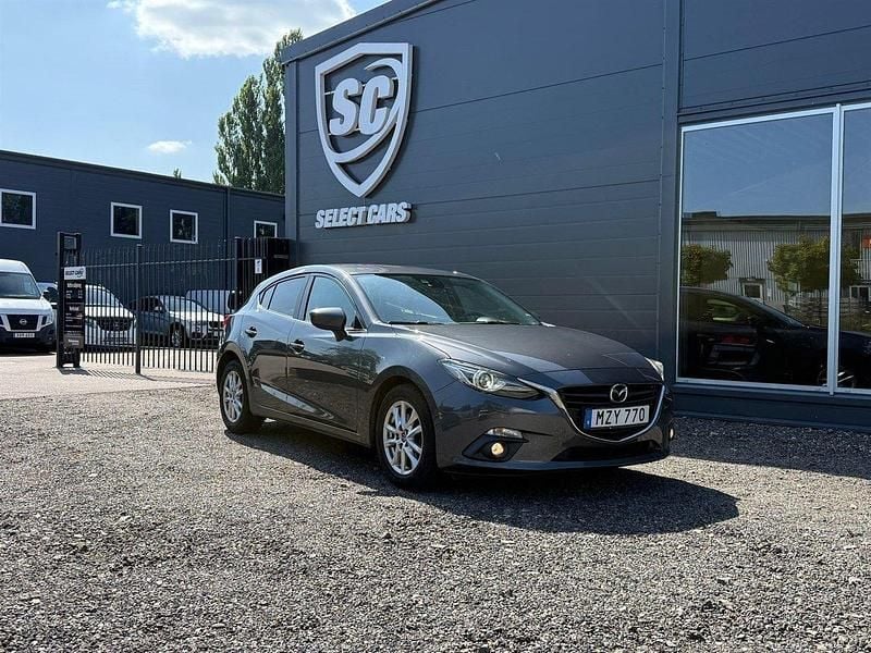 Grå Begagnad 2016 Mazda 3 Inclusive Halvkombi | 129 900 kr (Marknadspris) - Bild 1/4