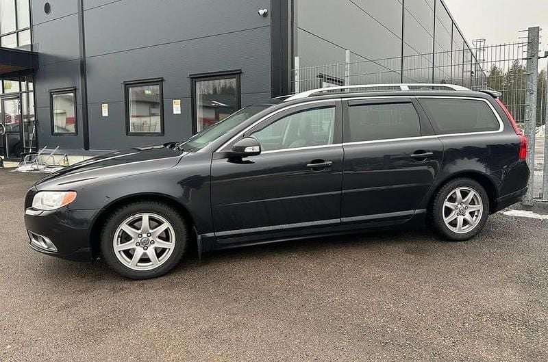 Begagnad Volvo V70 Summum 109 HK (80 kW) 2010 Svart Kombi