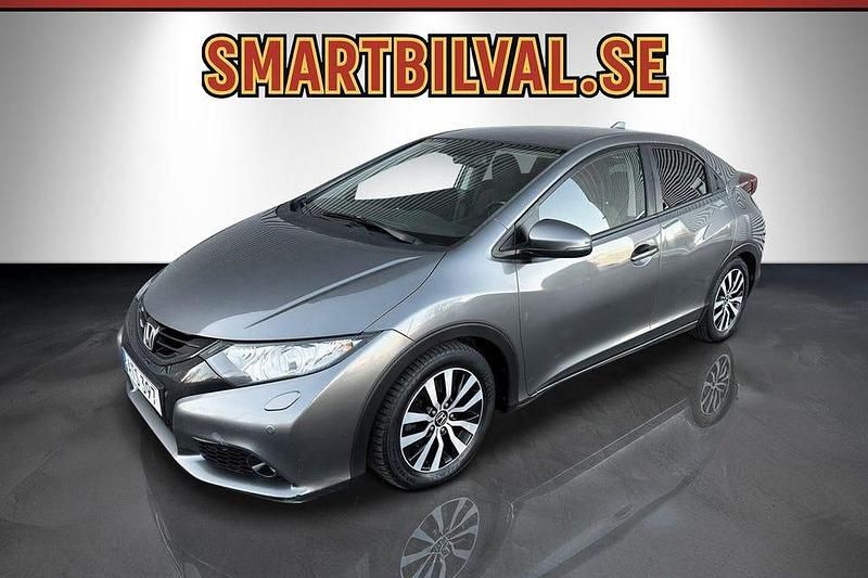 Mörkgrå Begagnad 2014 Honda Civic Lifestyle Halvkombi | 69 900 kr (Marknadspris) - Bild 1/4