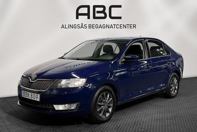 Blå Begagnad 2014 Skoda Rapid Halvkombi | 95 000 kr (Marknadspris) - Bild 1/4
