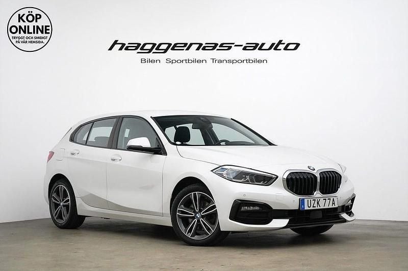 Vit Begagnad 2019 BMW 118 Shadowline Halvkombi | 219 000 kr (Marknadspris) - Bild 1/4