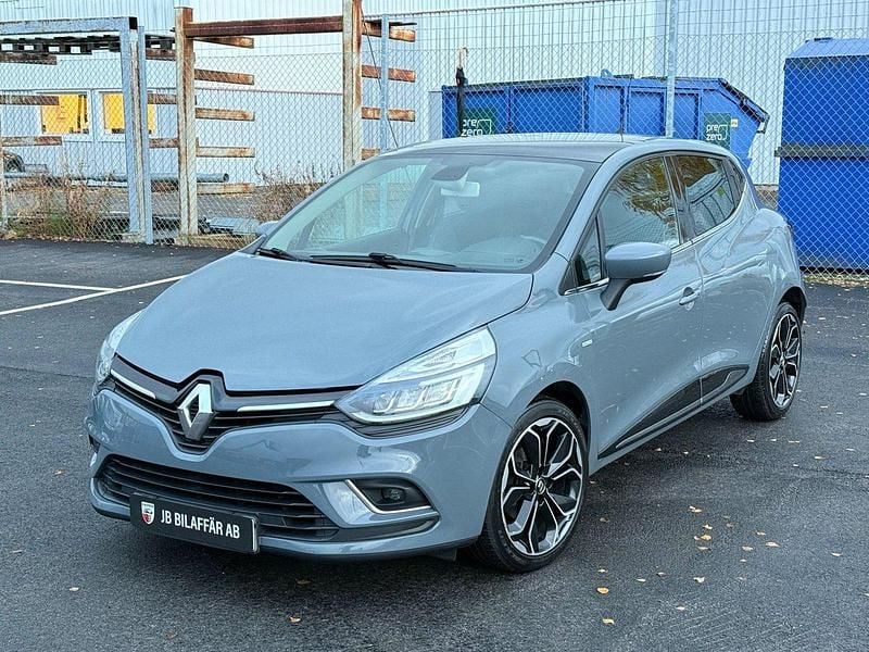 Grå Begagnad 2018 Renault Clio IV Urban Halvkombi | 114 700 kr (Lite dyr) - Bild 1/4