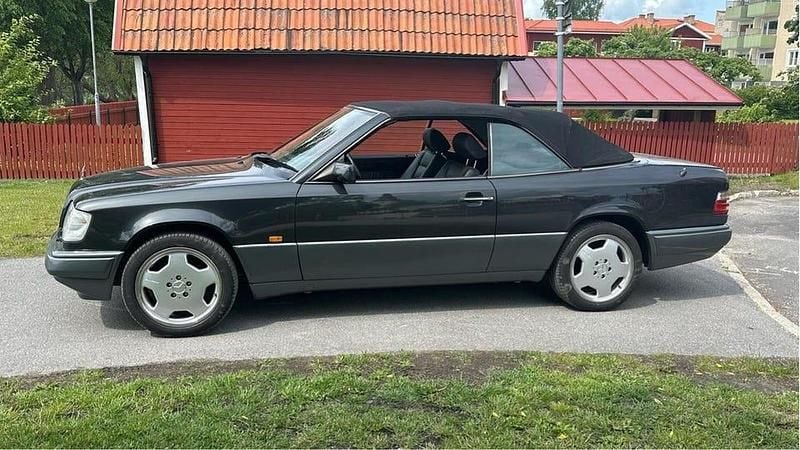 Begagnad 1995 Mercedes E200 Cab | 245 000 kr - Bild 1/4