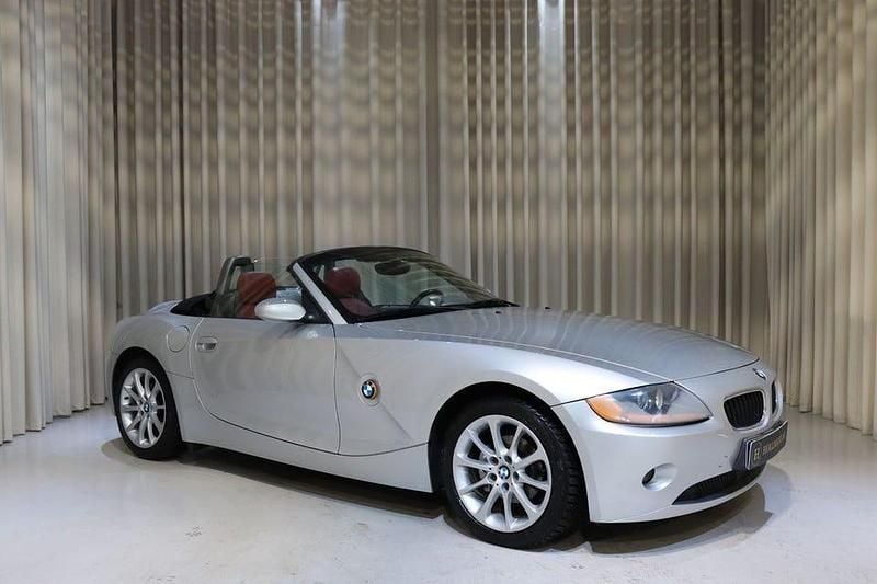 Silver Begagnad 2003 BMW Z4 Cab | 99 900 kr (Marknadspris) - Bild 1/4