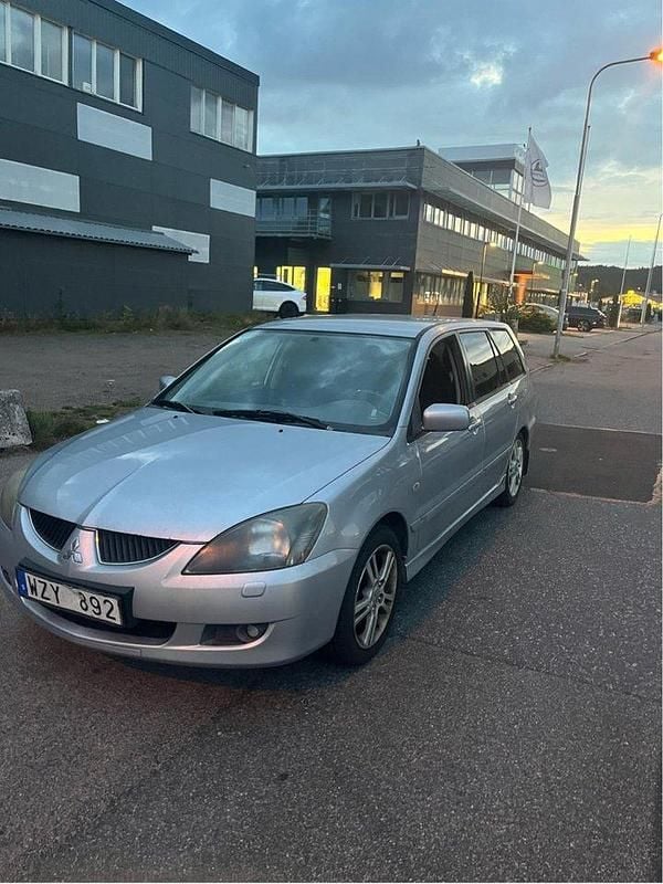Silver Begagnad 2005 Mitsubishi Lancer Kombi | 10 000 kr (Marknadspris) - Bild 1/4