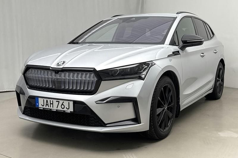 Silver Begagnad 2023 Skoda Enyaq iV SportLine SUV | 365 000 kr (Bra pris) - Bild 1/4