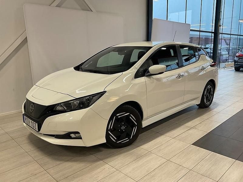 Vit Begagnad 2022 Nissan Leaf N-Connecta Halvkombi | 189 000 kr (Marknadspris) - Bild 1/4